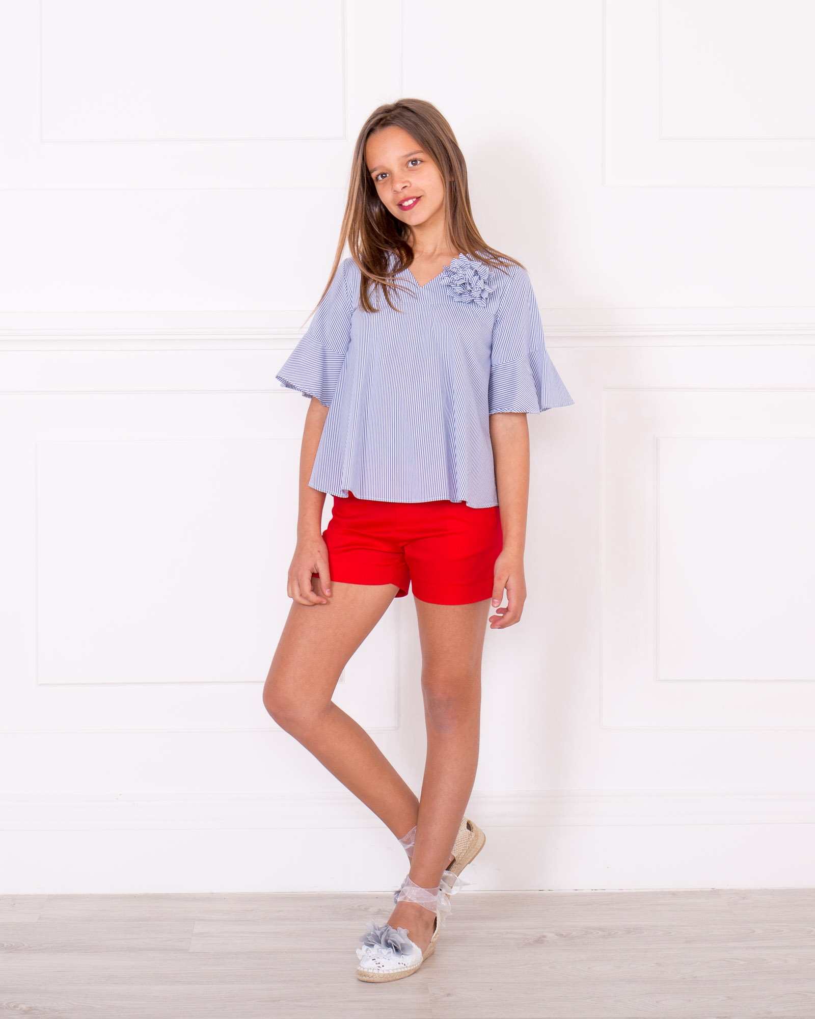 Outfit Blusa Rayas Azul Blanco con Flor & Short Rojo | Missbaby