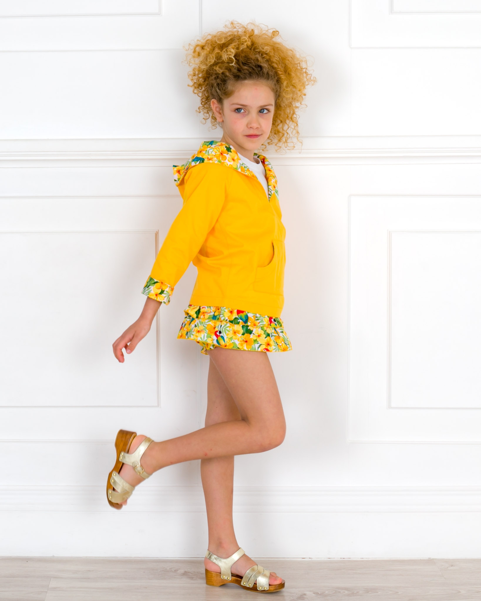 Sudadera casual niña amarillo mostaza Holly Land Kids modelo DONI –  Conceptos
